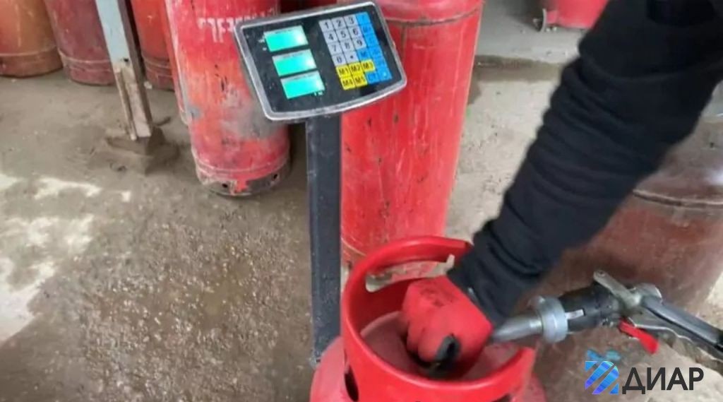 процесс заправки газового баллона с пропаном